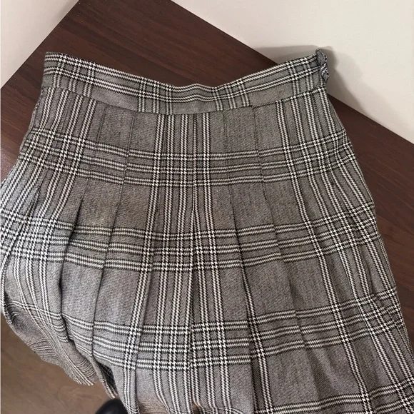 Women's Plaid Pleated Mini Skirt - Gray - Picture 3 of 7